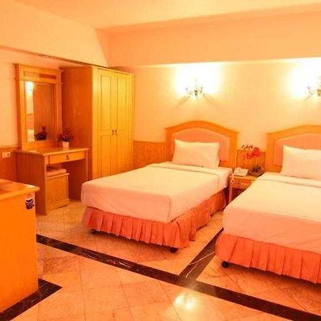 13 Coins Airport Hotel Min Buri 방콕 외부 사진
