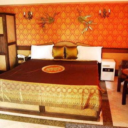 13 Coins Airport Hotel Min Buri 방콕 외부 사진