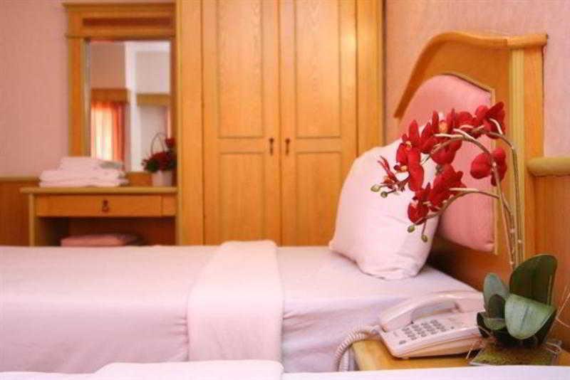 13 Coins Airport Hotel Min Buri 방콕 외부 사진