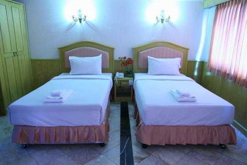 13 Coins Airport Hotel Min Buri 방콕 외부 사진