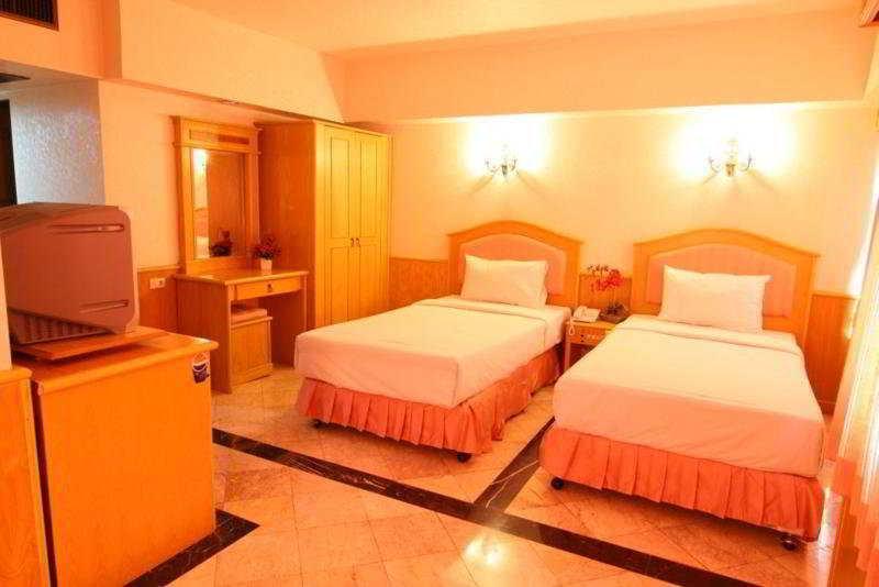 13 Coins Airport Hotel Min Buri 방콕 외부 사진