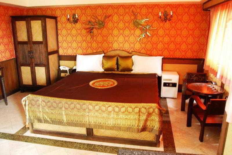 13 Coins Airport Hotel Min Buri 방콕 외부 사진
