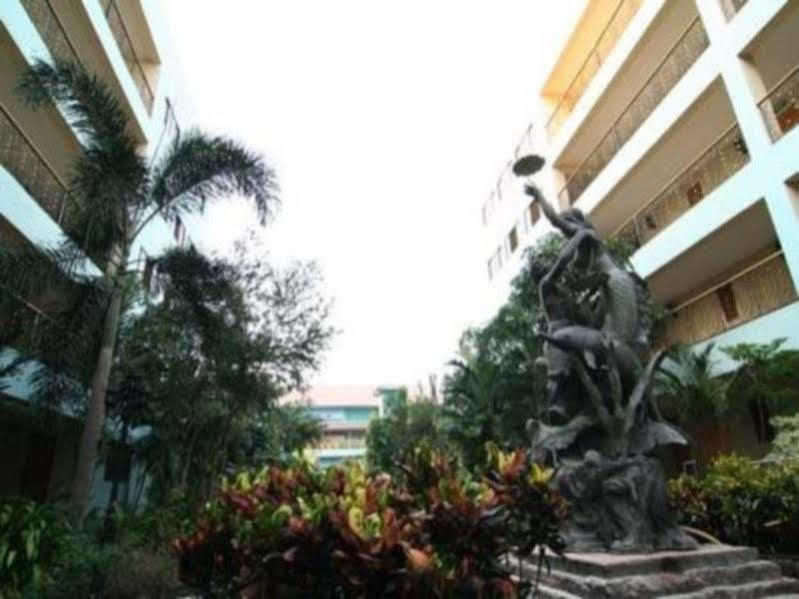 13 Coins Airport Hotel Min Buri 방콕 외부 사진