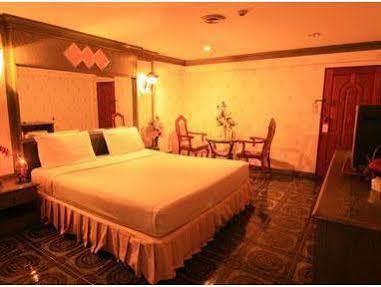 13 Coins Airport Hotel Min Buri 방콕 외부 사진