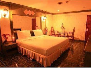 13 Coins Airport Hotel Min Buri 방콕 외부 사진